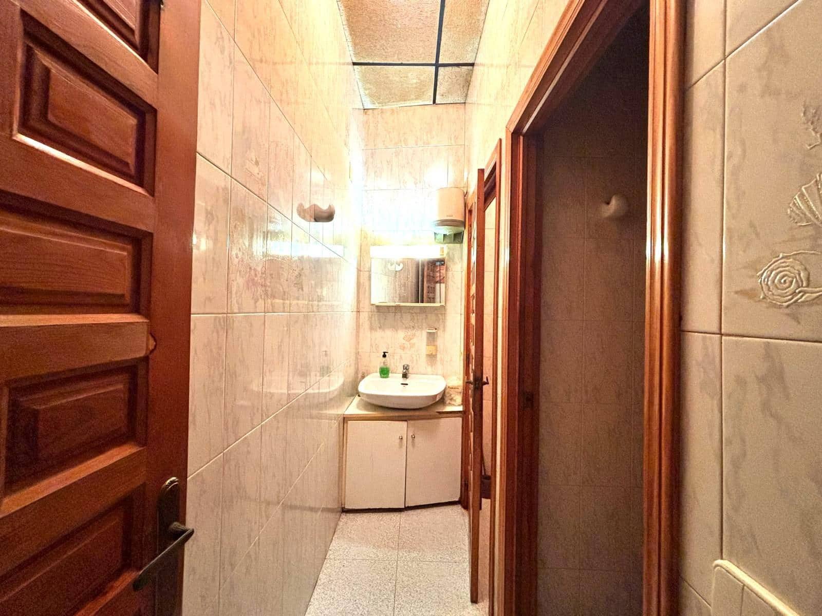 Commercial for sale in Gandia - € 155,000 (Ref: 8675863)