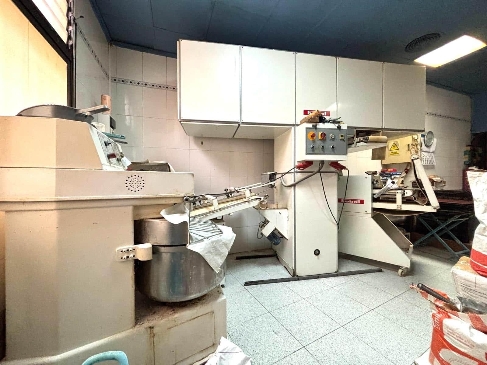 Commercial for sale in Gandia - € 155,000 (Ref: 8675863)