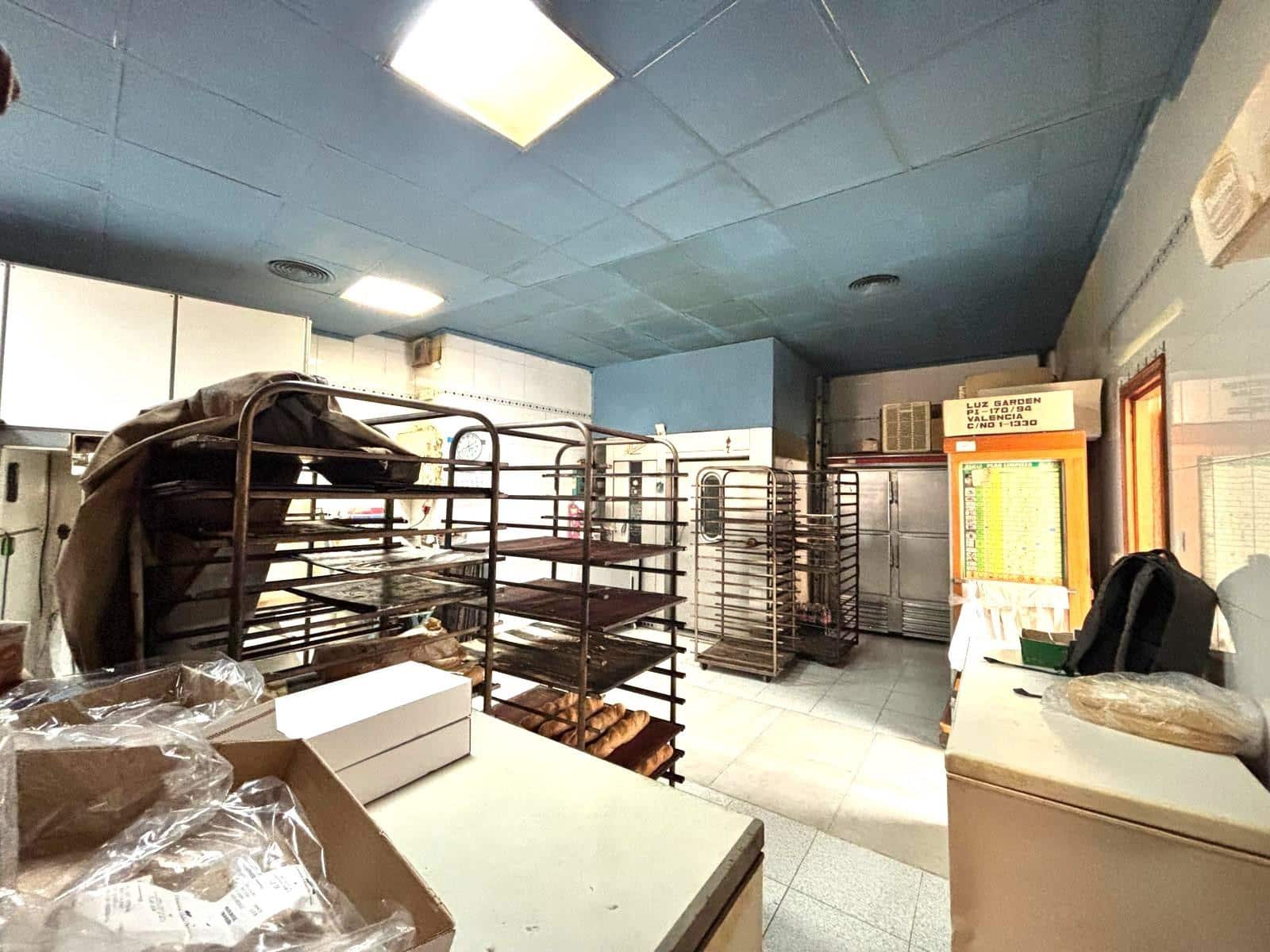 Commercial for sale in Gandia - € 155,000 (Ref: 8675863)