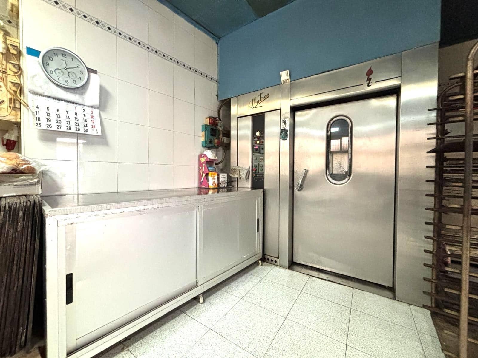 Commercial for sale in Gandia - € 155,000 (Ref: 8675863)