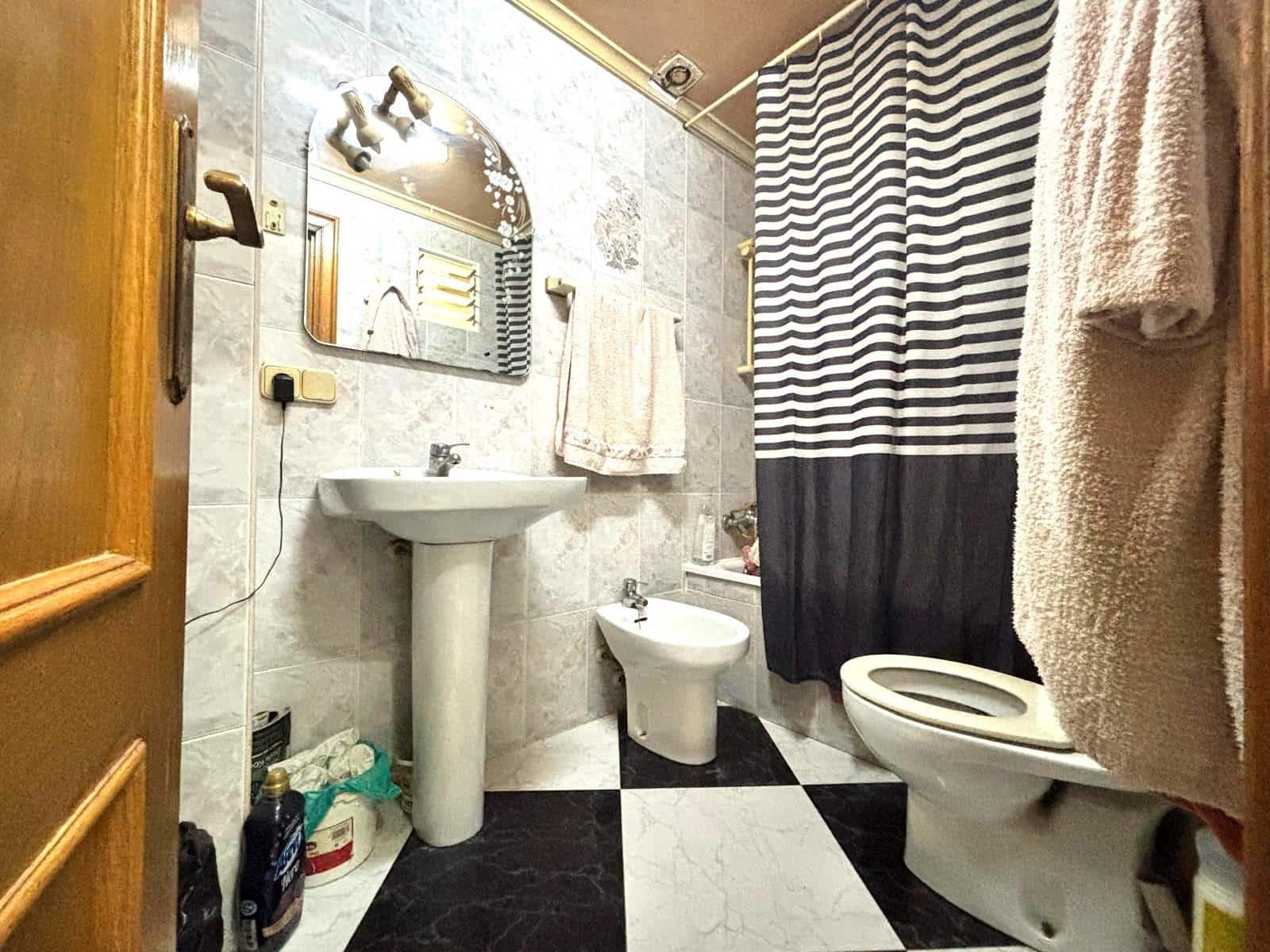 Commercial for sale in Gandia - € 155,000 (Ref: 8675863)