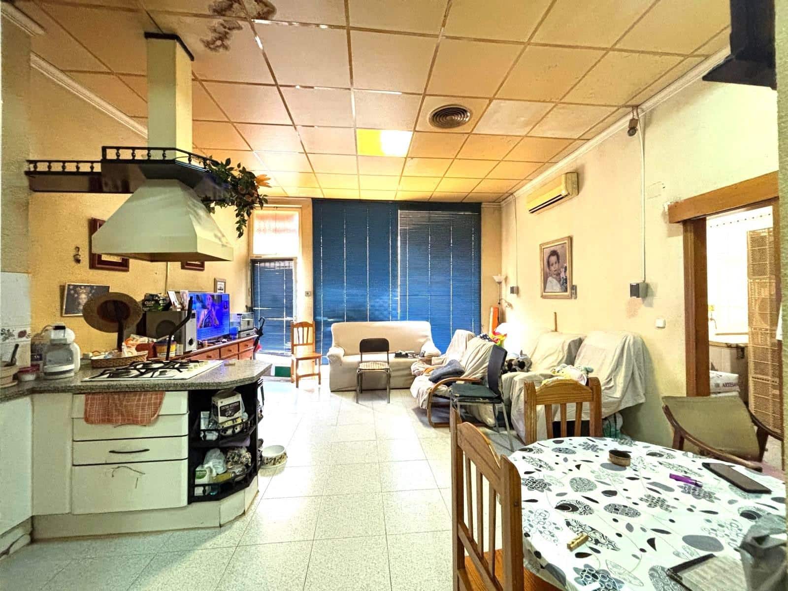 Commercial for sale in Gandia - € 155,000 (Ref: 8675863)