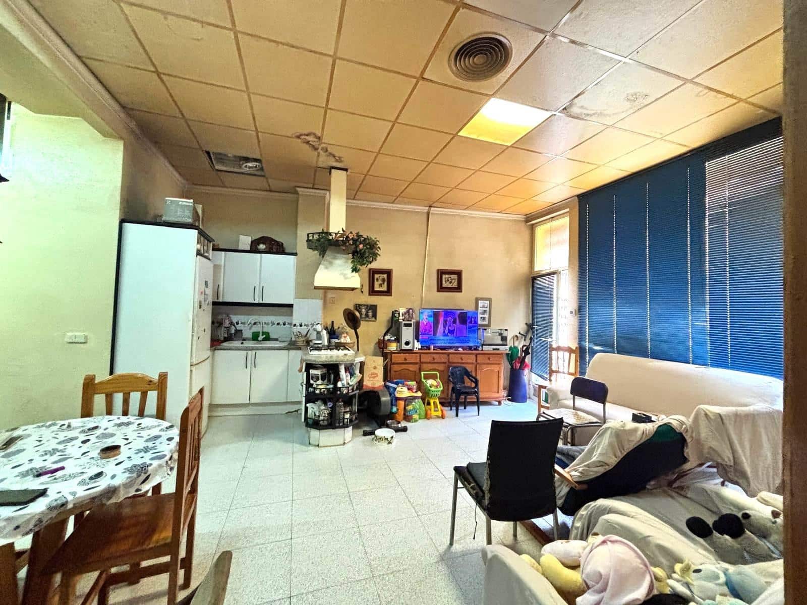 Commercial for sale in Gandia - € 155,000 (Ref: 8675863)