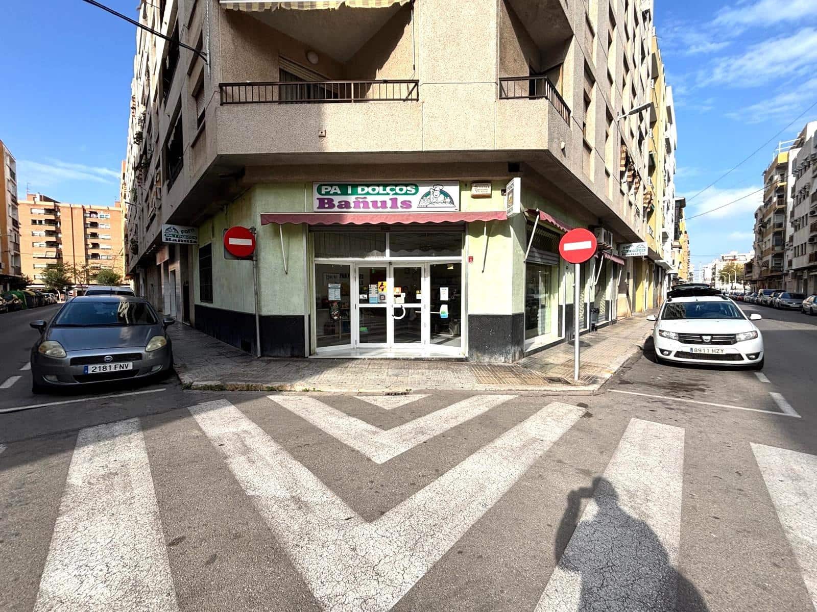 Commercial for sale in Gandia - € 155,000 (Ref: 8675863)