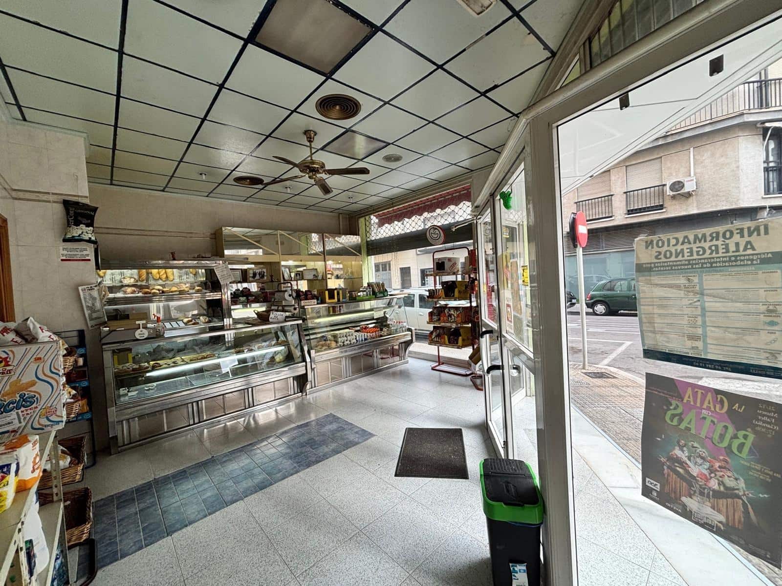 Commercial for sale in Gandia - € 155,000 (Ref: 8675863)