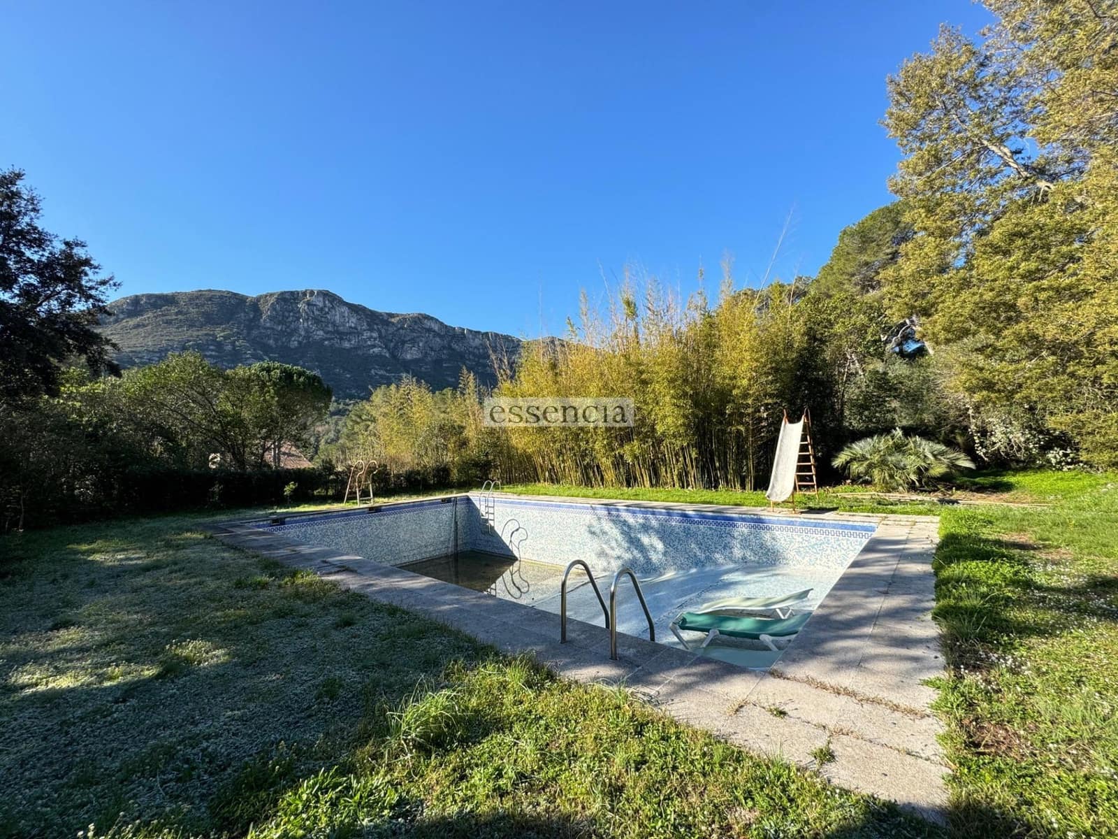 7 soveværelse Villa til salg i La Drova med swimmingpool garage - € 569.000 (Ref: 8743623)