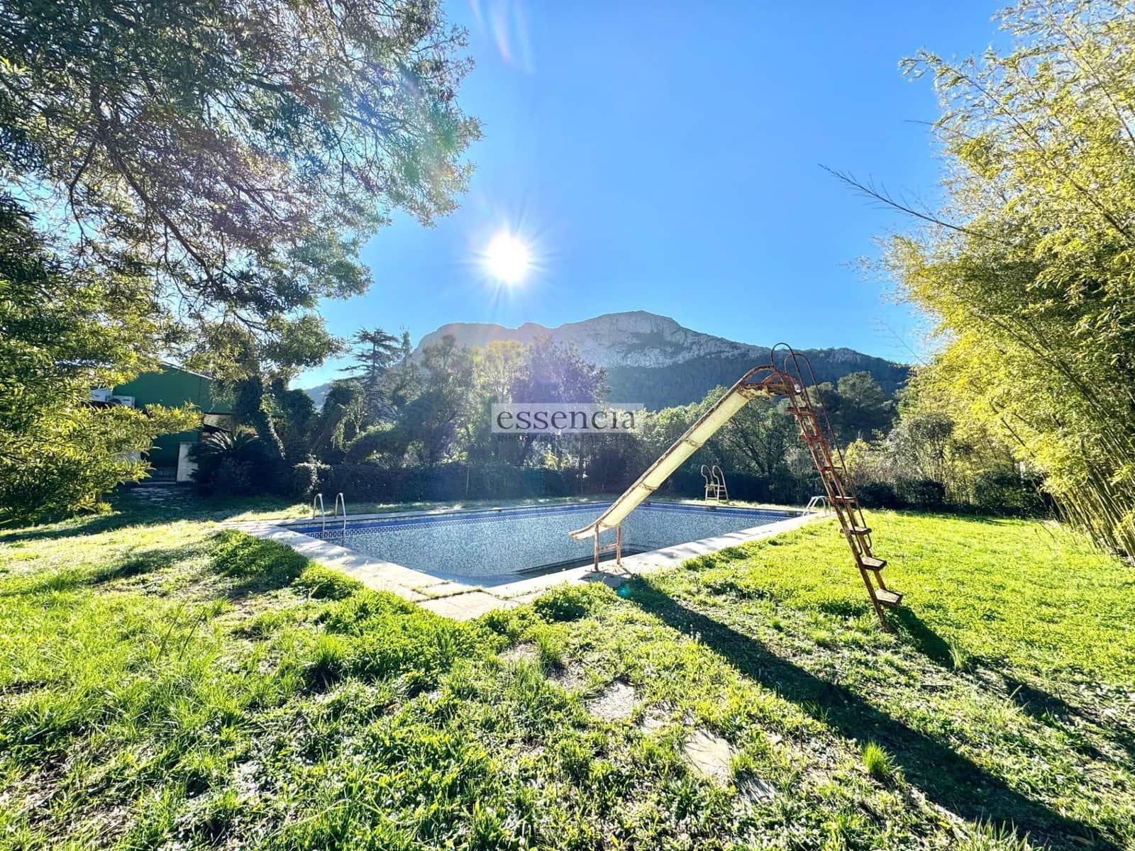 7 soveværelse Villa til salg i La Drova med swimmingpool garage - € 569.000 (Ref: 8743623)