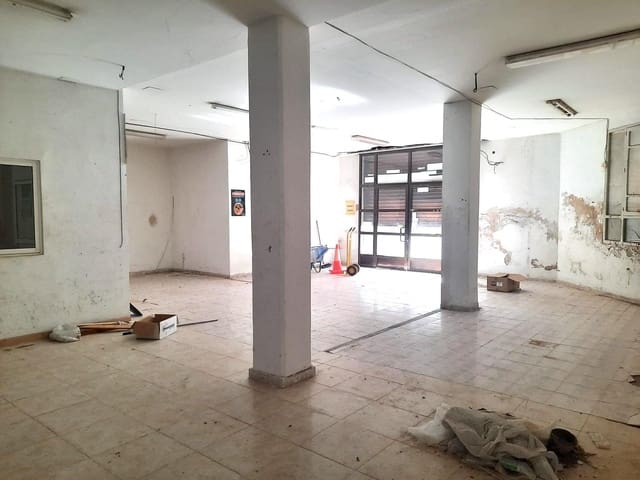 Commercial for sale in Gandia - € 129,990 (Ref: 8847687)