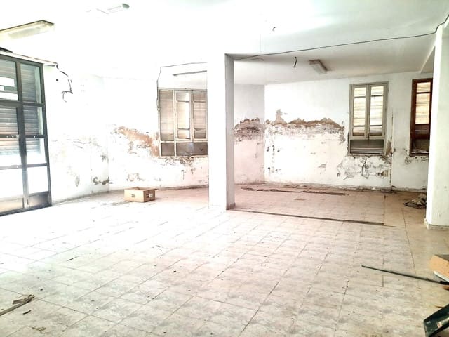 Commercial for sale in Gandia - € 129,990 (Ref: 8847687)