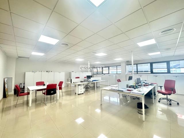 Biznes na sprzedaż w Gandia z garażem - 780 000 € (Ref: 8859634)