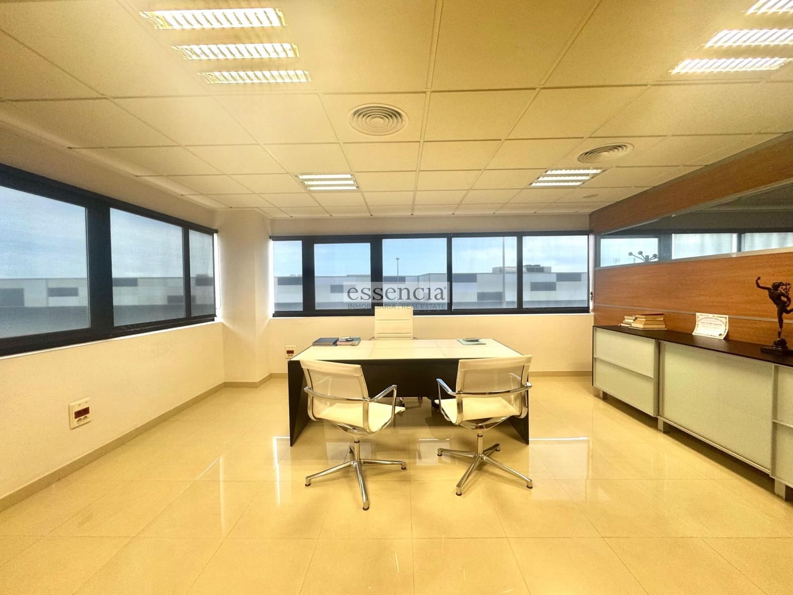 Bedrift til salgs i Gandia med garasje - € 780 000 (Ref: 8859634)