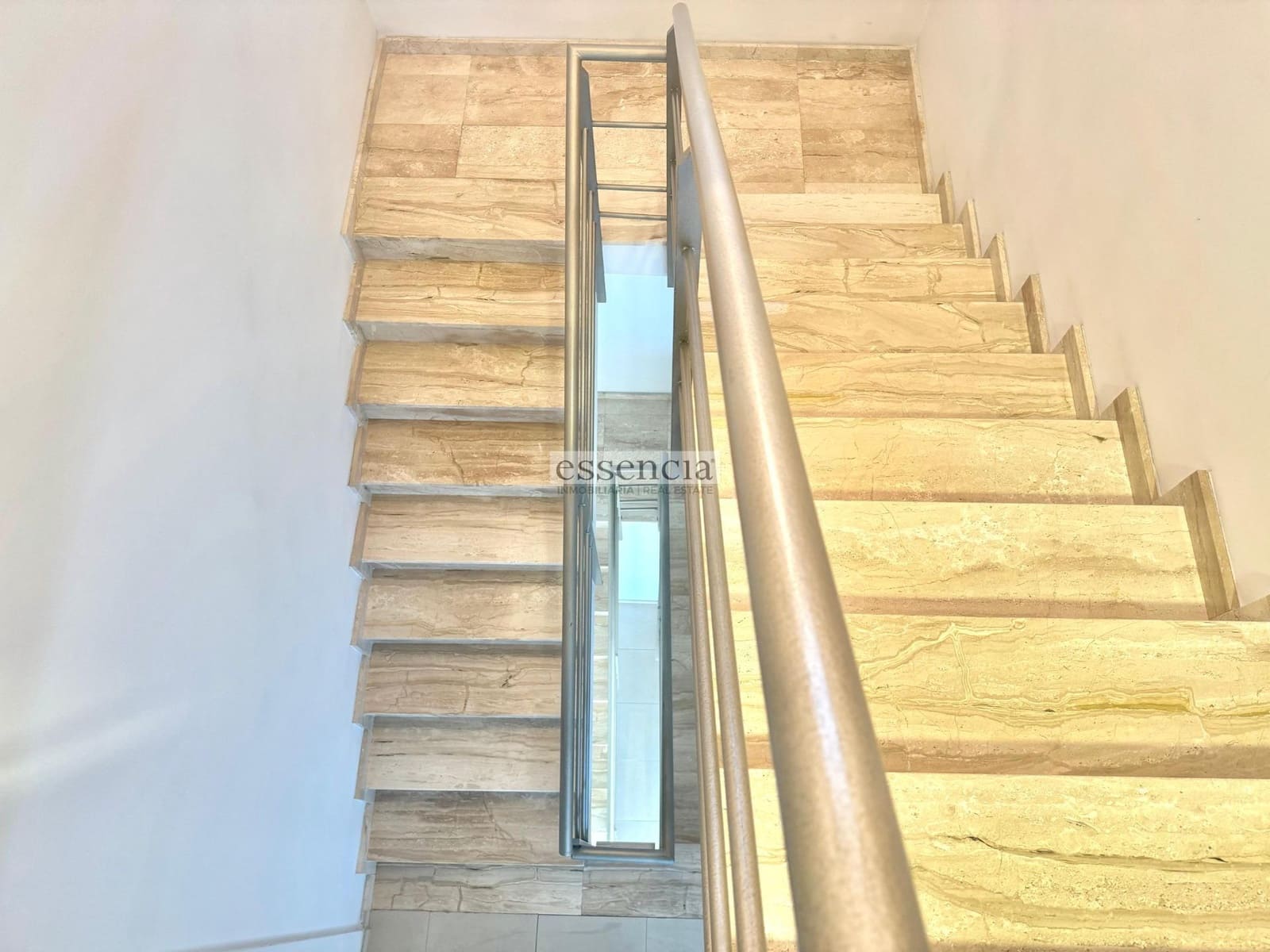 Bedrift til salgs i Gandia med garasje - € 780 000 (Ref: 8859634)