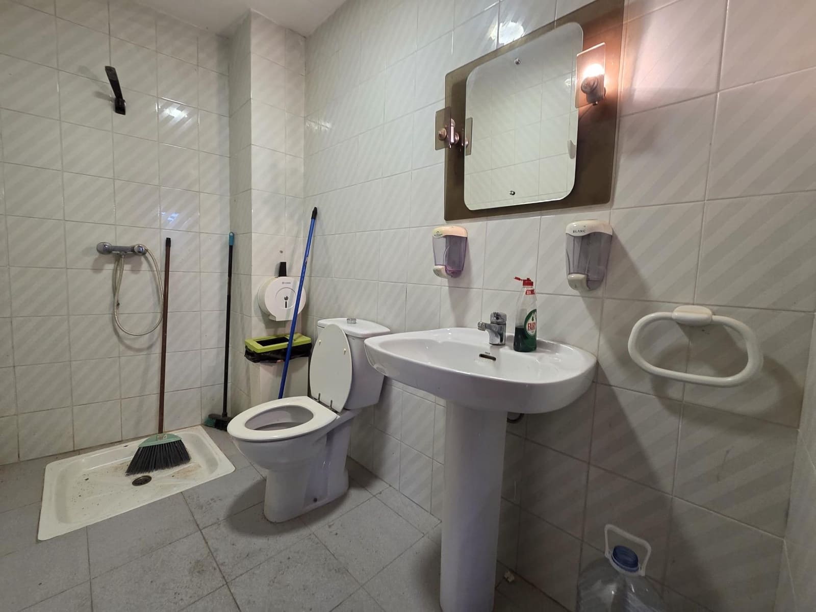 Commercieel te koop in Gandia met garage - € 76.000 (Ref: 8907644)