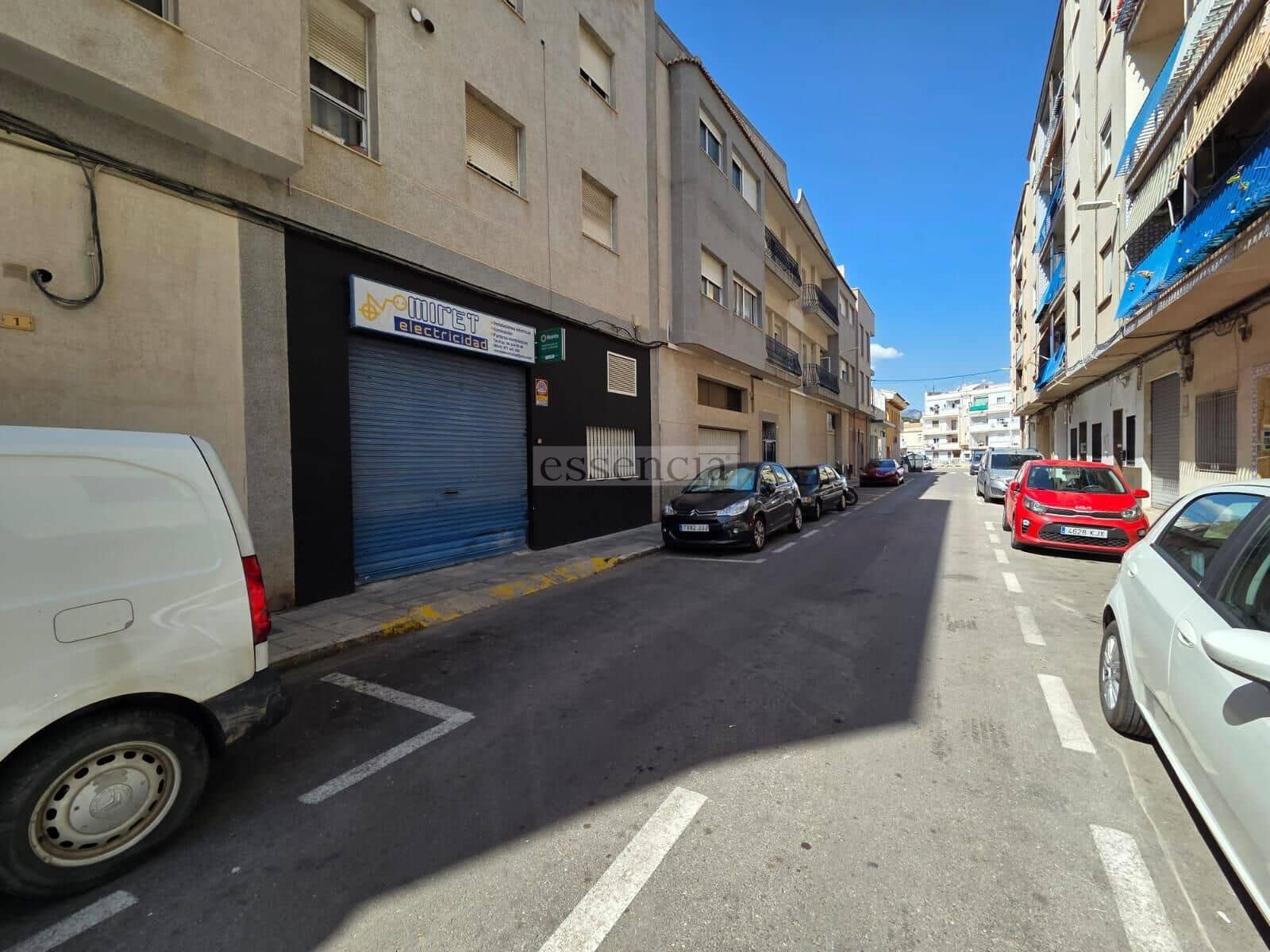 Commercieel te koop in Gandia met garage - € 76.000 (Ref: 8907644)