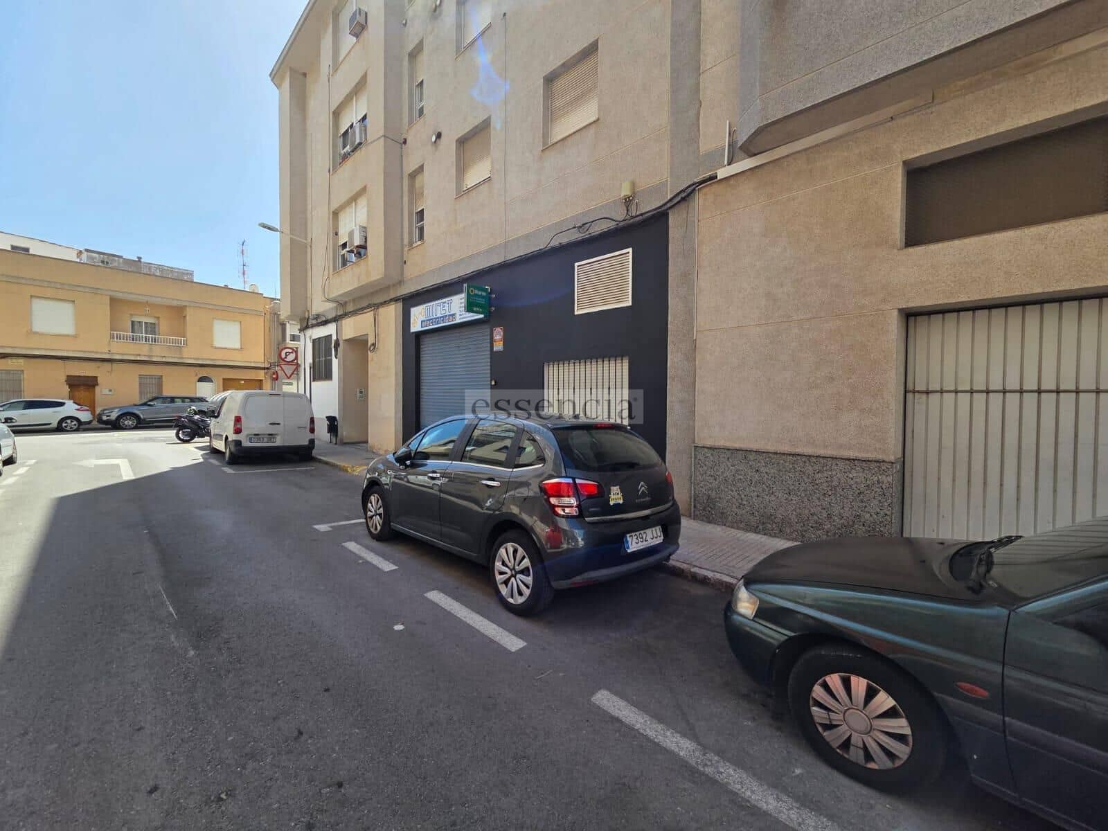 Commercieel te koop in Gandia met garage - € 76.000 (Ref: 8907644)