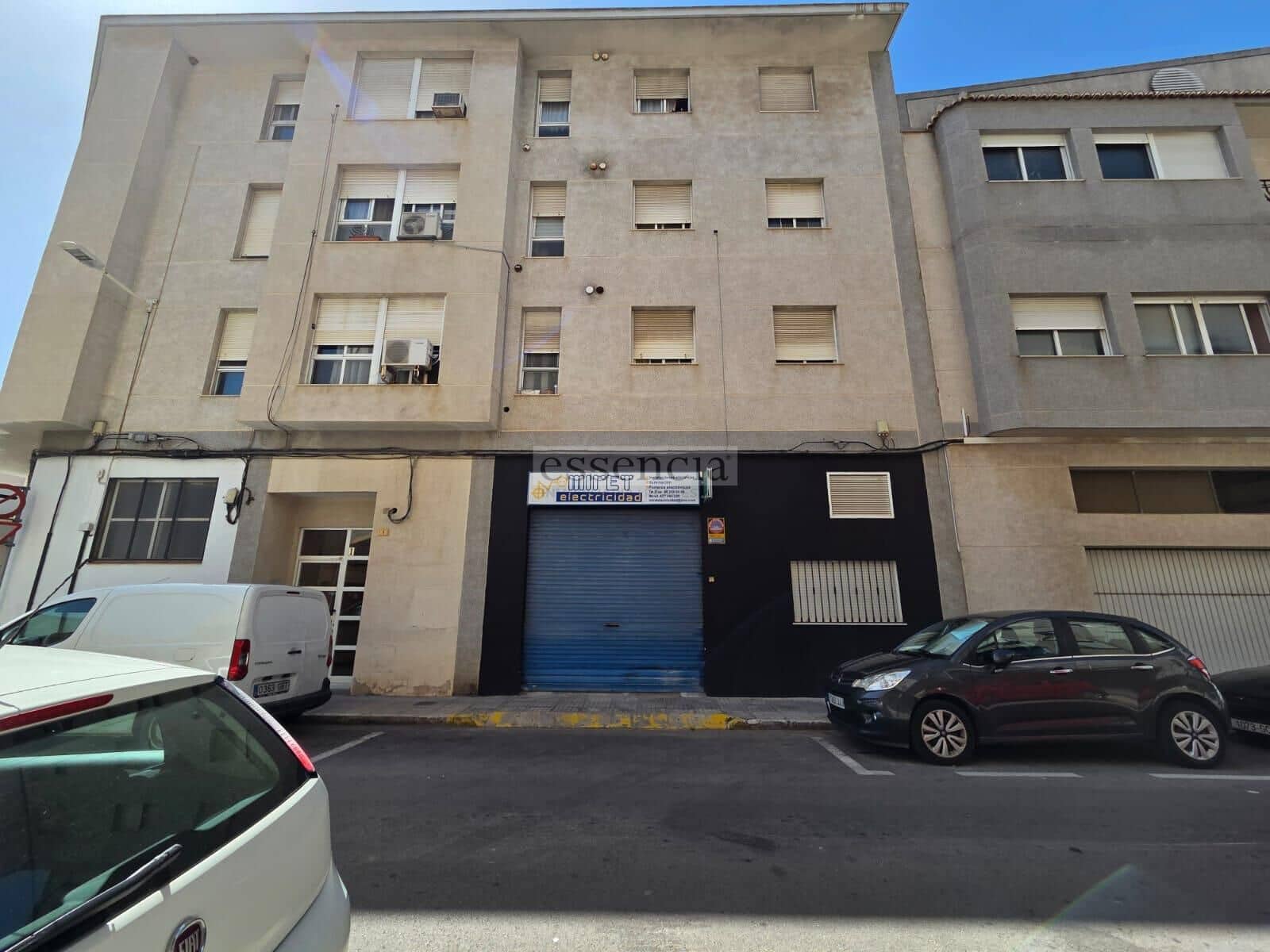 Commercieel te koop in Gandia met garage - € 76.000 (Ref: 8907644)