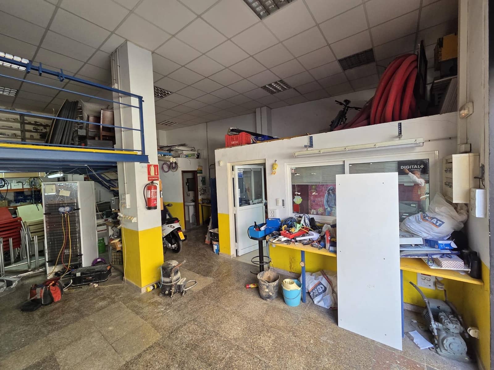 Commercieel te koop in Gandia met garage - € 76.000 (Ref: 8907644)