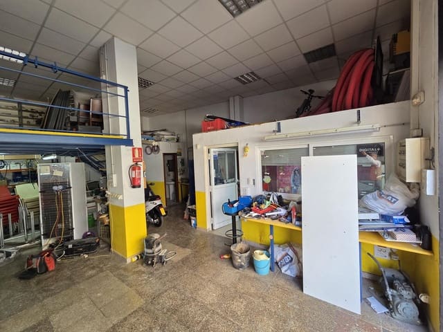 Commercieel te koop in Gandia met garage - € 76.000 (Ref: 8907644)