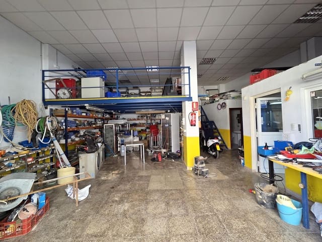 Commercieel te koop in Gandia met garage - € 76.000 (Ref: 8907644)