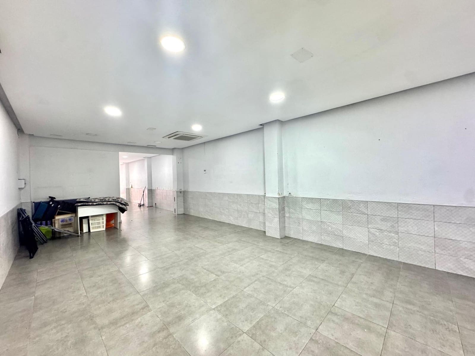 Erhverv til salg i Gandia - € 83.000 (Ref: 8992101)