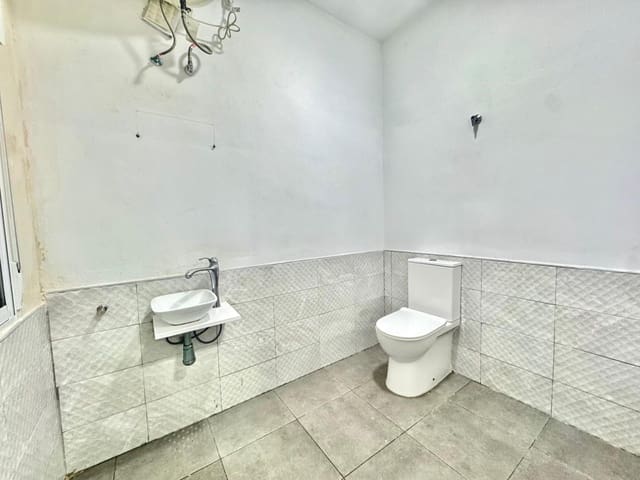 Commercieel te koop in Gandia - € 83.000 (Ref: 8992101)