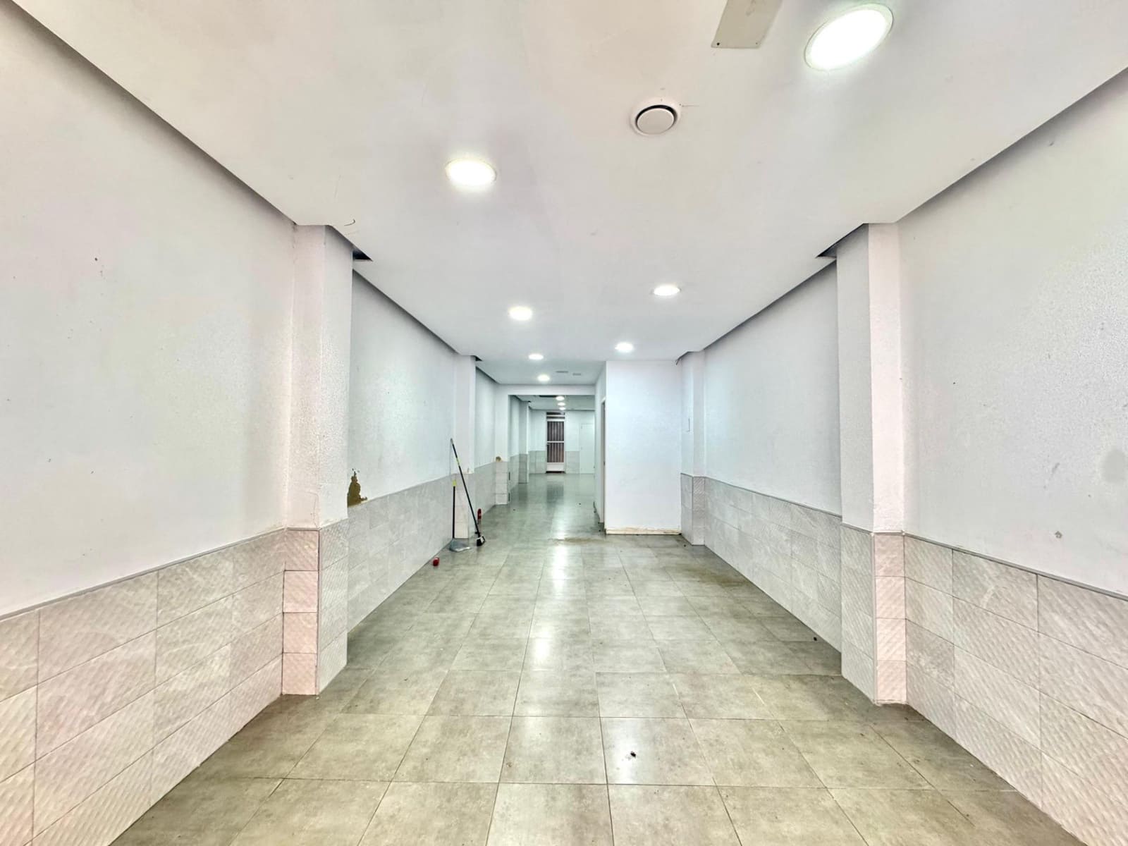 Erhverv til salg i Gandia - € 83.000 (Ref: 8992101)