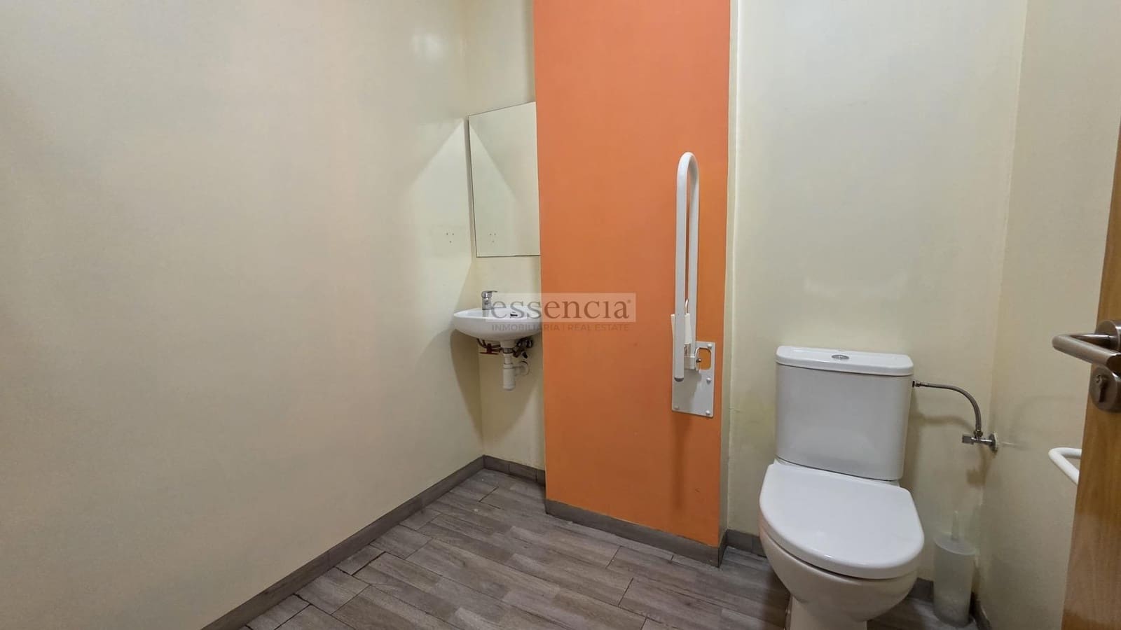 Kaupallinen vuokrattavana paikassa Gandia - 690 € (Ref: 9012408)