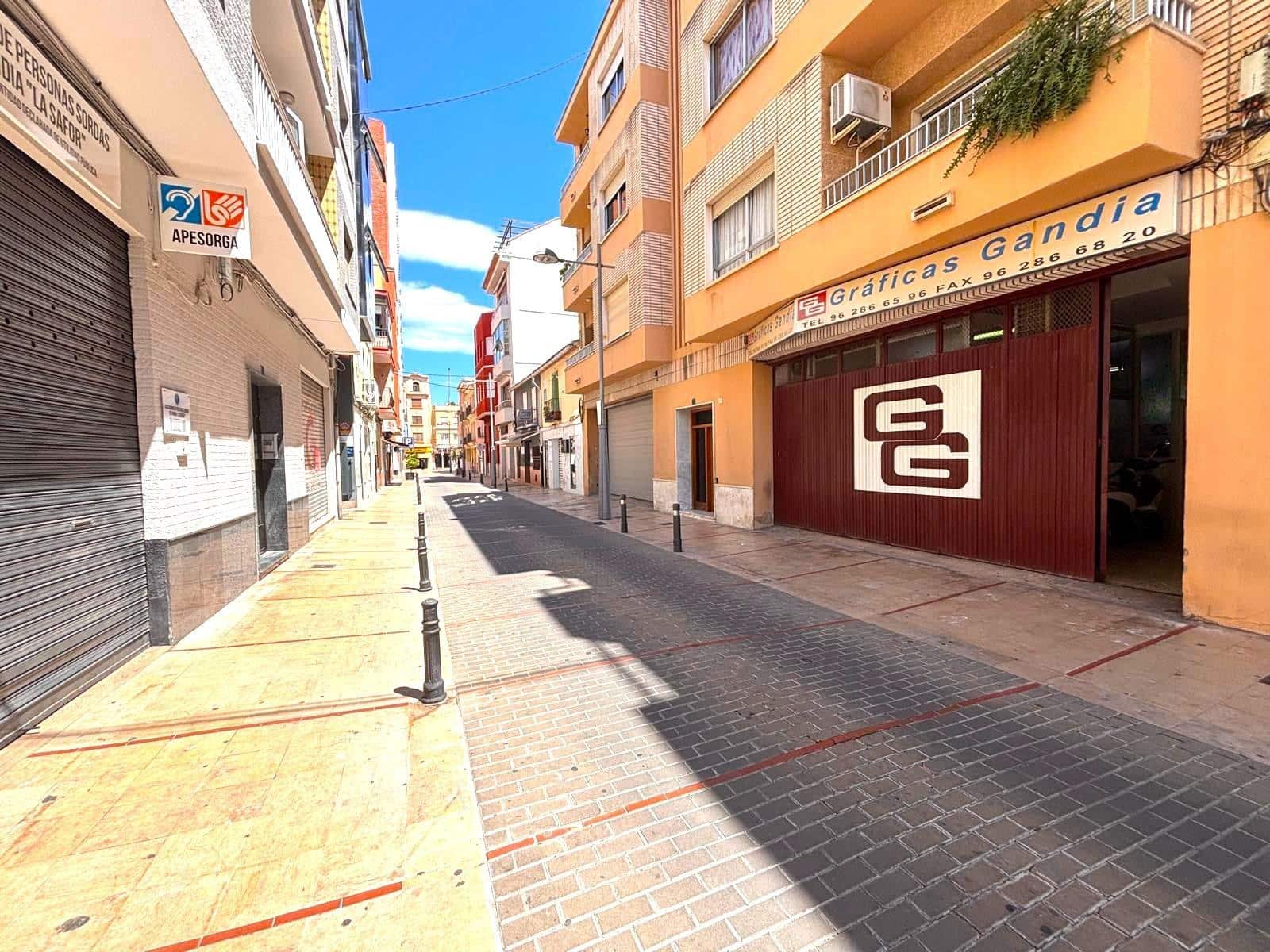 Erhverv til salg i Gandia med garage - € 189.000 (Ref: 9014613)