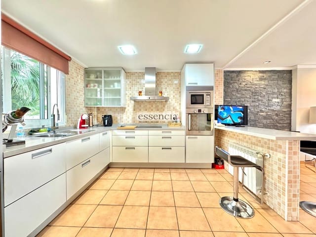 4 soverom Villa til salgs i Gandia med svømmebasseng - € 359 000 (Ref: 9057459)