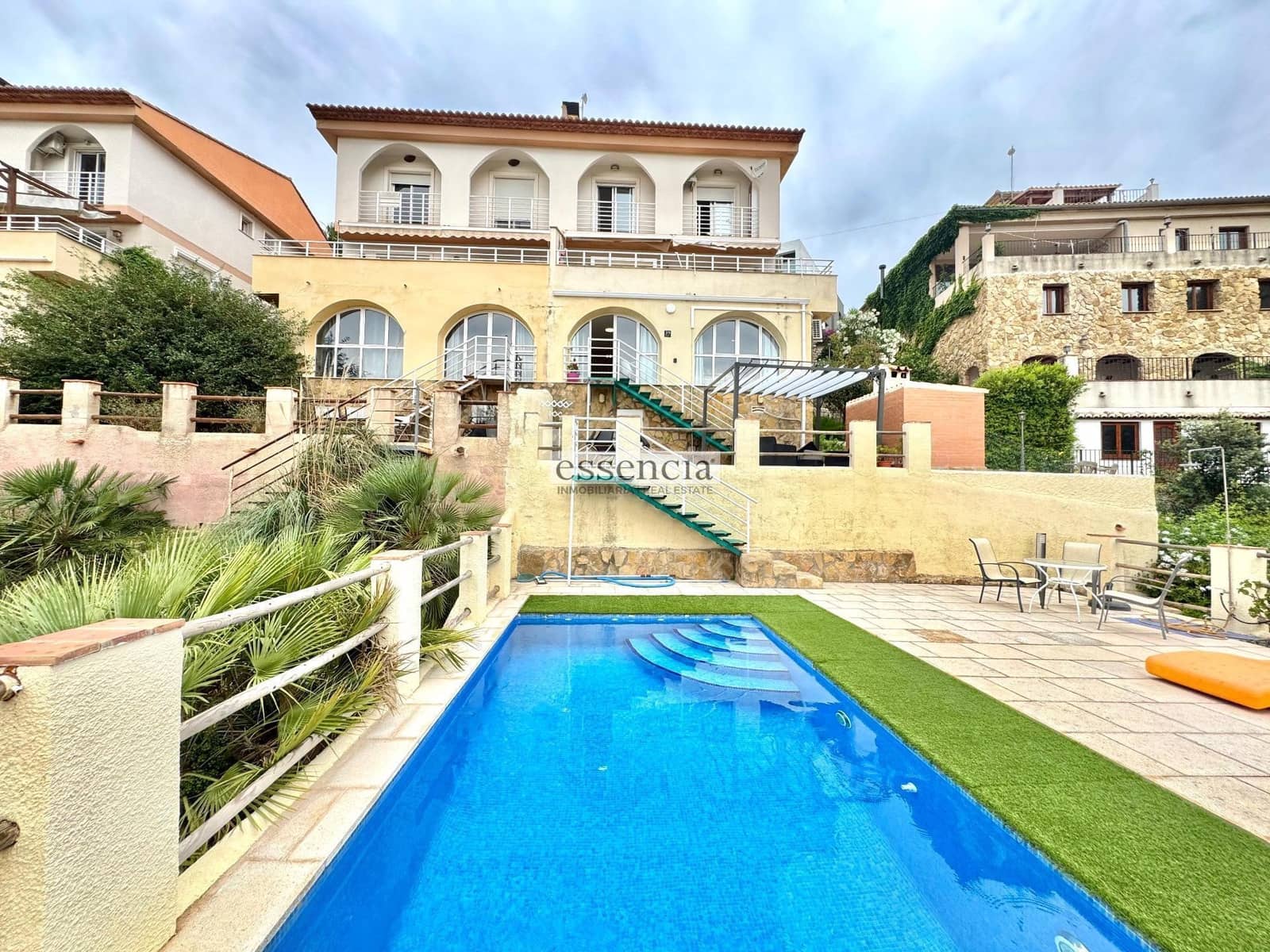 4 soveværelse Villa til salg i Gandia med swimmingpool - € 359.000 (Ref: 9057459)