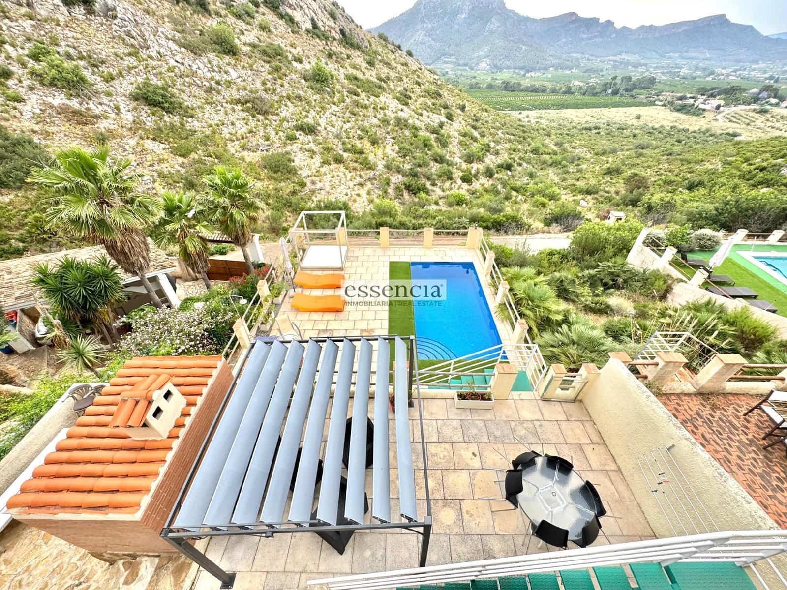 4 soveværelse Villa til salg i Gandia med swimmingpool - € 359.000 (Ref: 9057459)