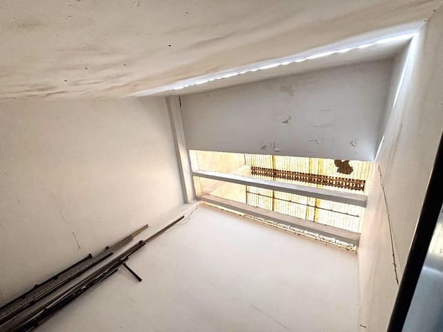 Commercieel te koop in Gandia - € 79.000 (Ref: 9073266)