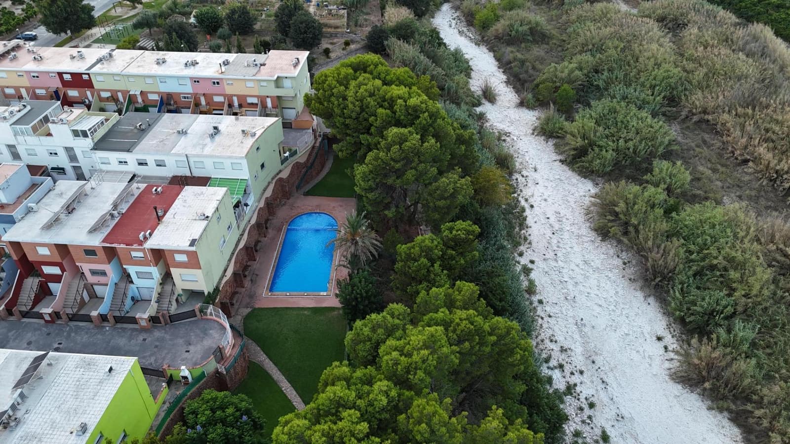 3 soveværelse Rækkehus til salg i Almoines med swimmingpool garage - € 209.000 (Ref: 9108577)