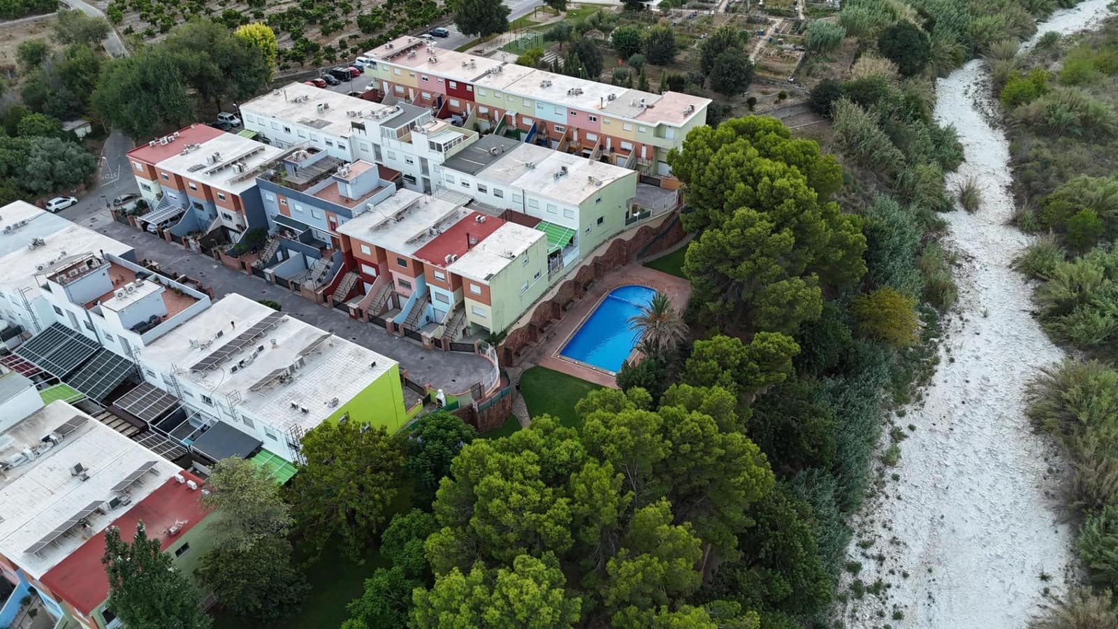 3 soveværelse Rækkehus til salg i Almoines med swimmingpool garage - € 209.000 (Ref: 9108577)