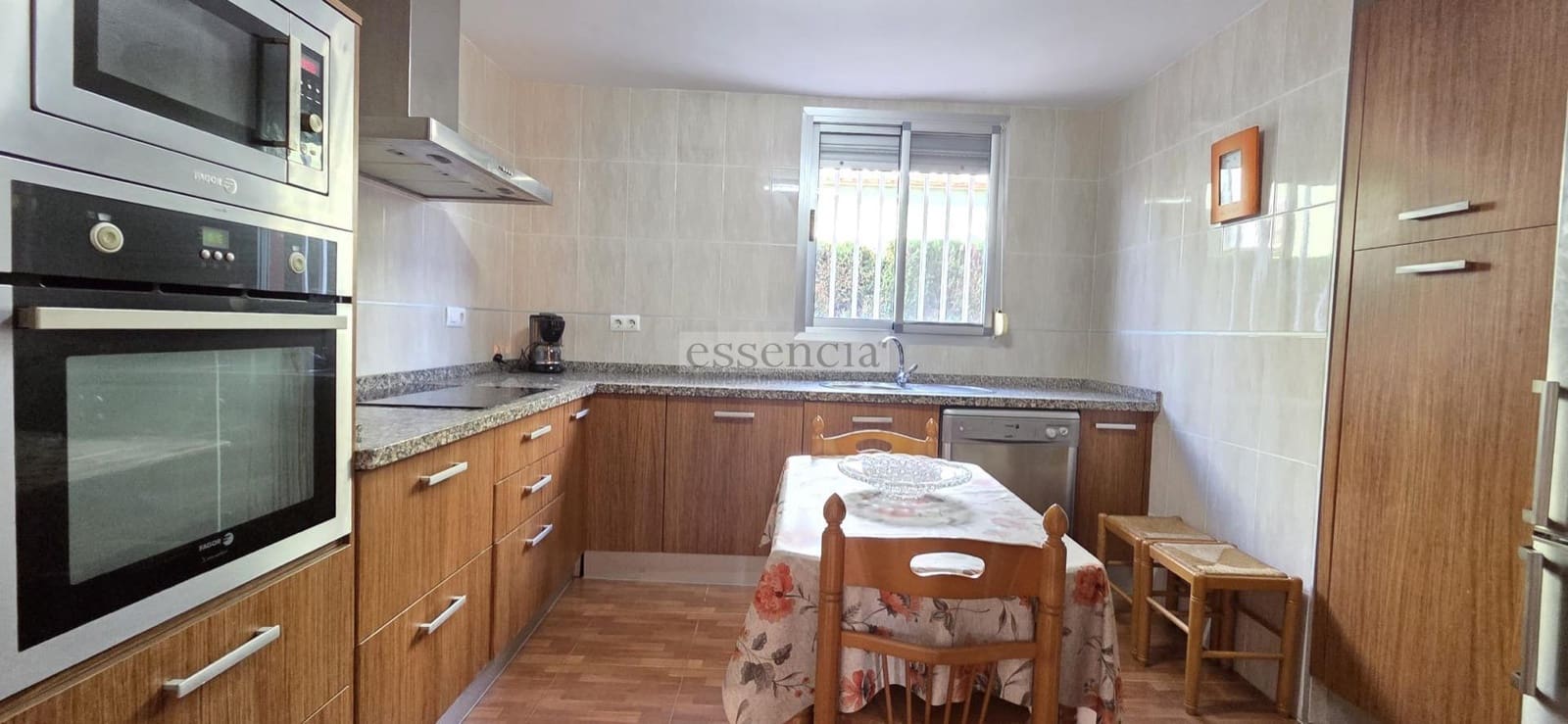 5 soveværelse Villa til salg i Oliva med swimmingpool garage - € 329.900 (Ref: 9126702)