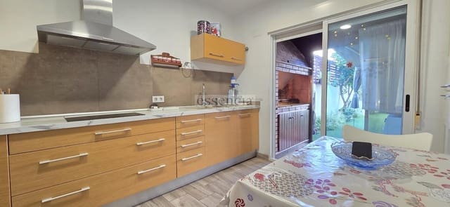 Adosado de 6 habitaciones en Beniarjó en venta - 249.900 € (Ref: 9153843)