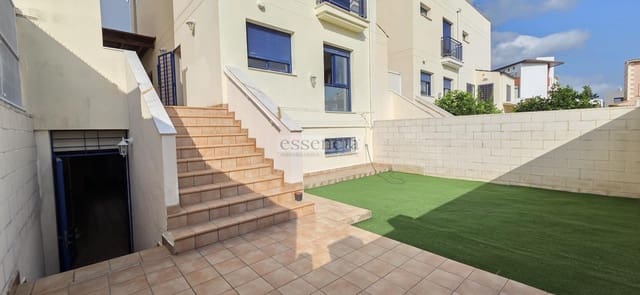 Chalet de 4 habitaciones en Gandia en venta con garaje - 359.900 € (Ref: 9183591)