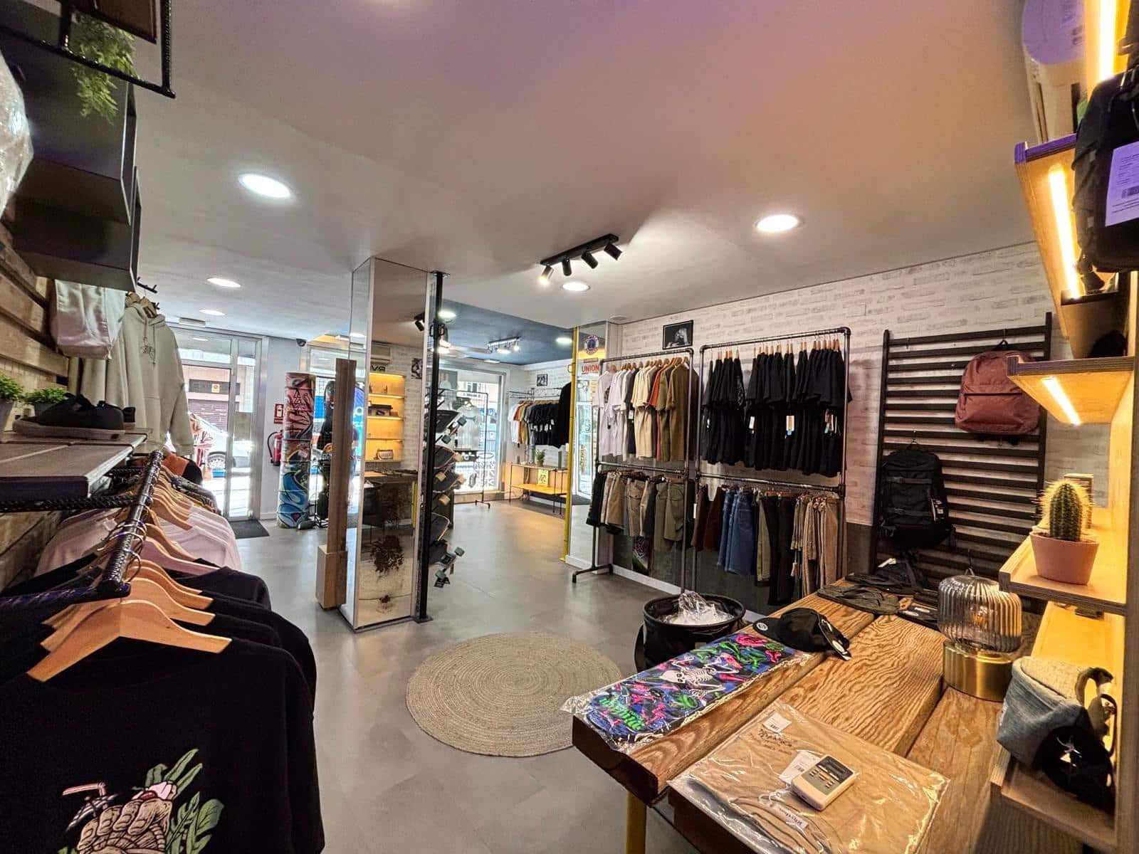 Commercial for sale in Gandia - € 84,900 (Ref: 9264420)