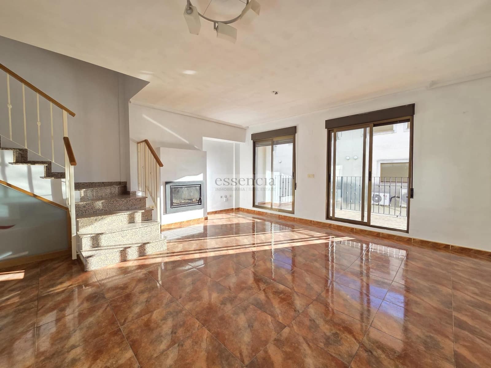 3 bedroom Terraced Villa for sale in Beniarjo with garage - € 219,000 (Ref: 9375272)