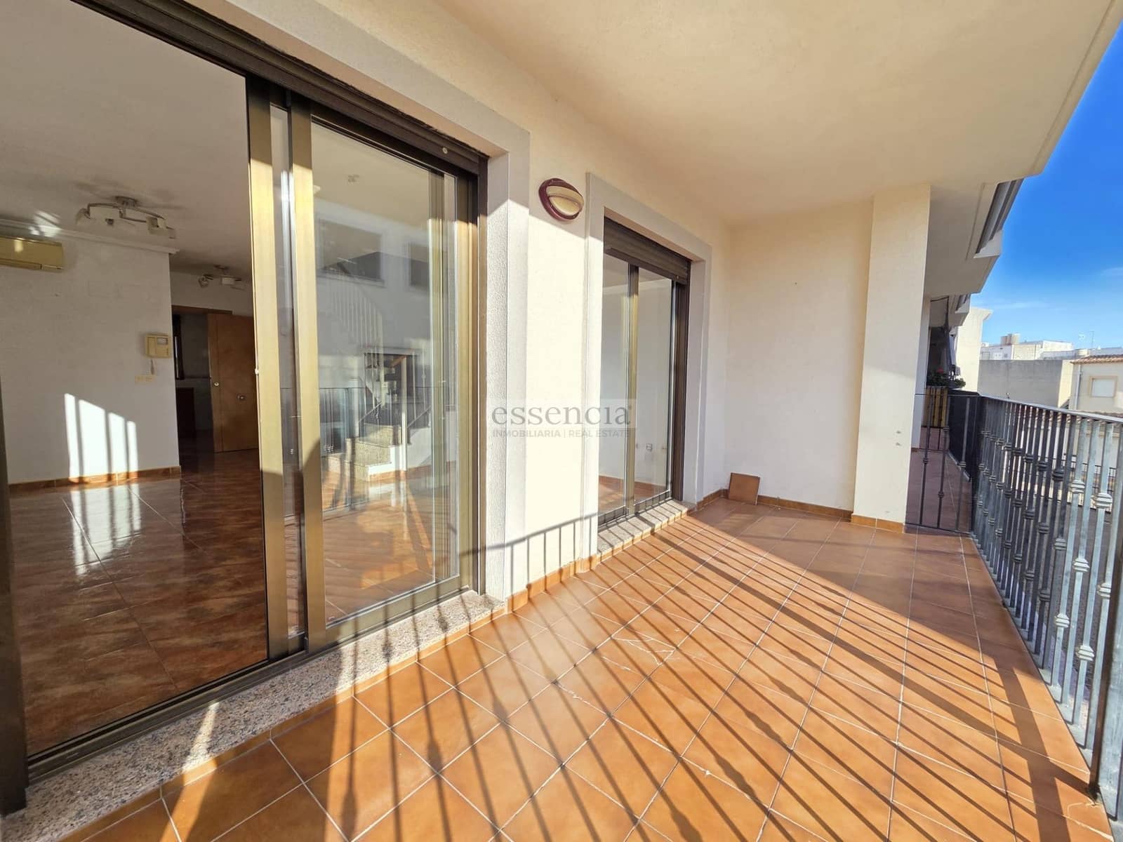 3 bedroom Terraced Villa for sale in Beniarjo with garage - € 219,000 (Ref: 9375272)