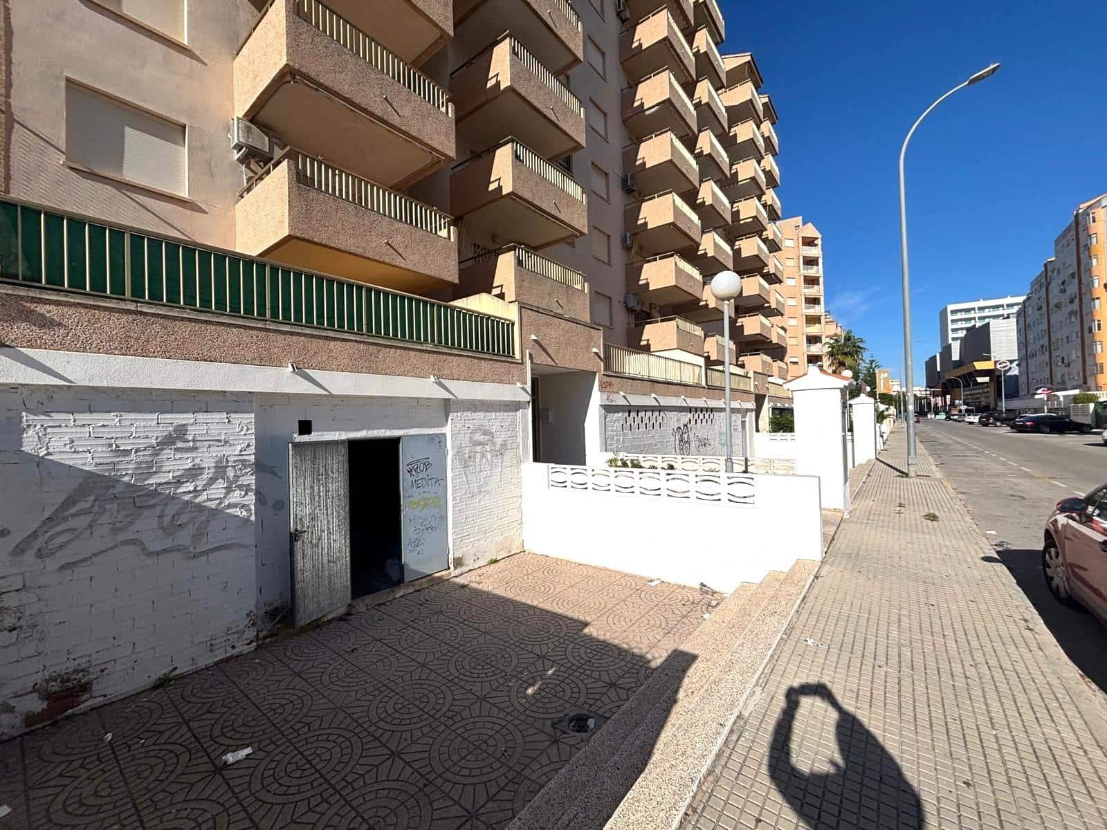 Commercieel te koop in Gandia - € 55.000 (Ref: 9400868)