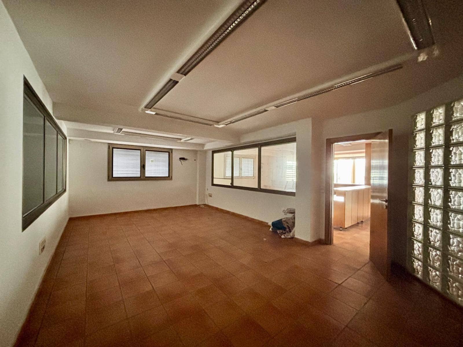 6 bedroom Commercial for sale in Gandia with garage - € 199,999 (Ref: 9406676)