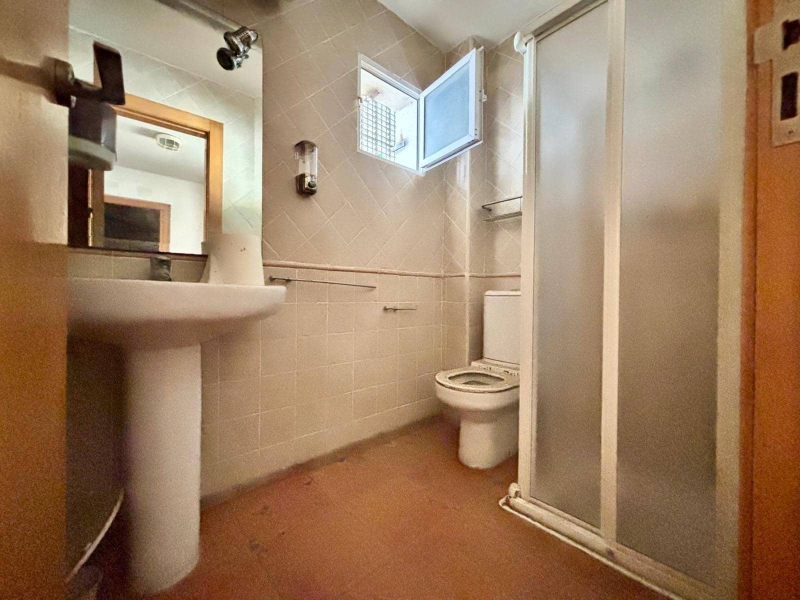 6 bedroom Commercial for sale in Gandia with garage - € 199,999 (Ref: 9406676)