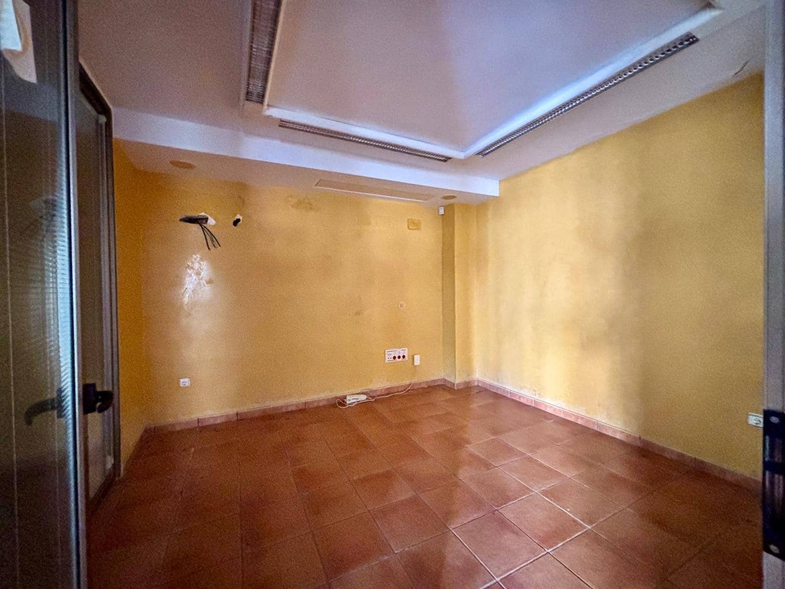 6 bedroom Commercial for sale in Gandia with garage - € 199,999 (Ref: 9406676)