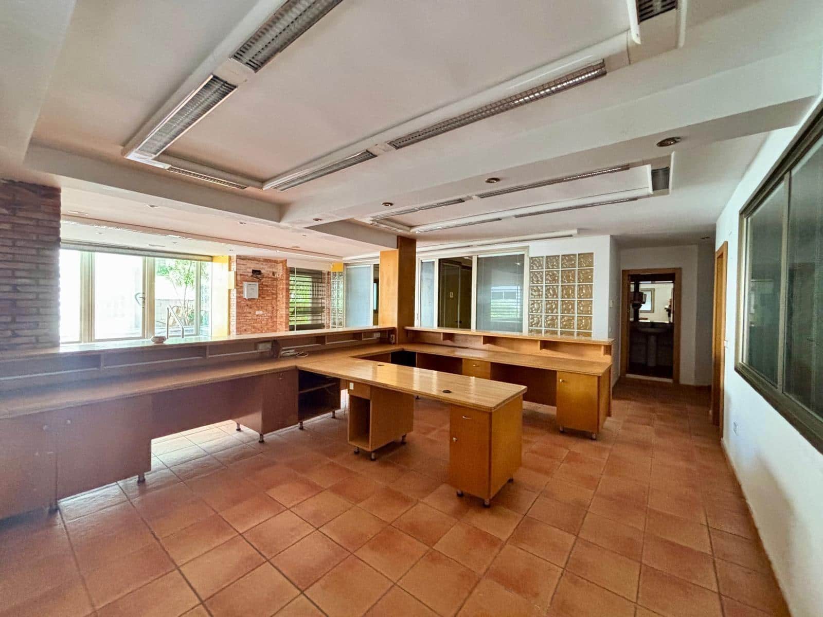 6 bedroom Commercial for sale in Gandia with garage - € 199,999 (Ref: 9406676)