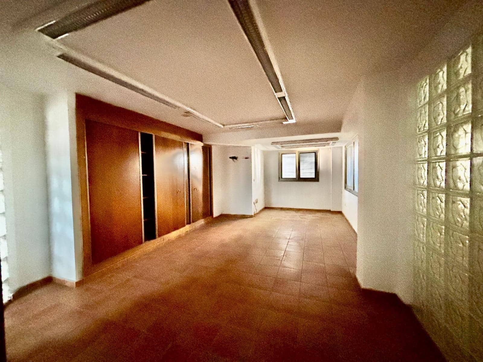 6 bedroom Commercial for sale in Gandia with garage - € 199,999 (Ref: 9406676)