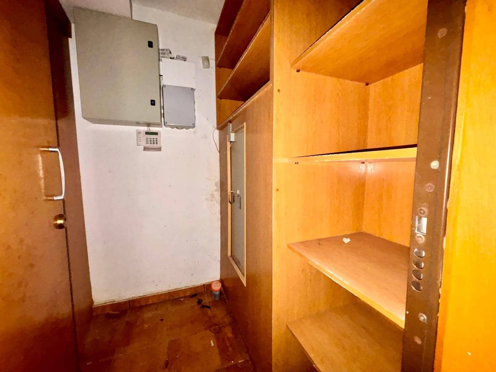 6 bedroom Commercial for sale in Gandia with garage - € 199,999 (Ref: 9406676)