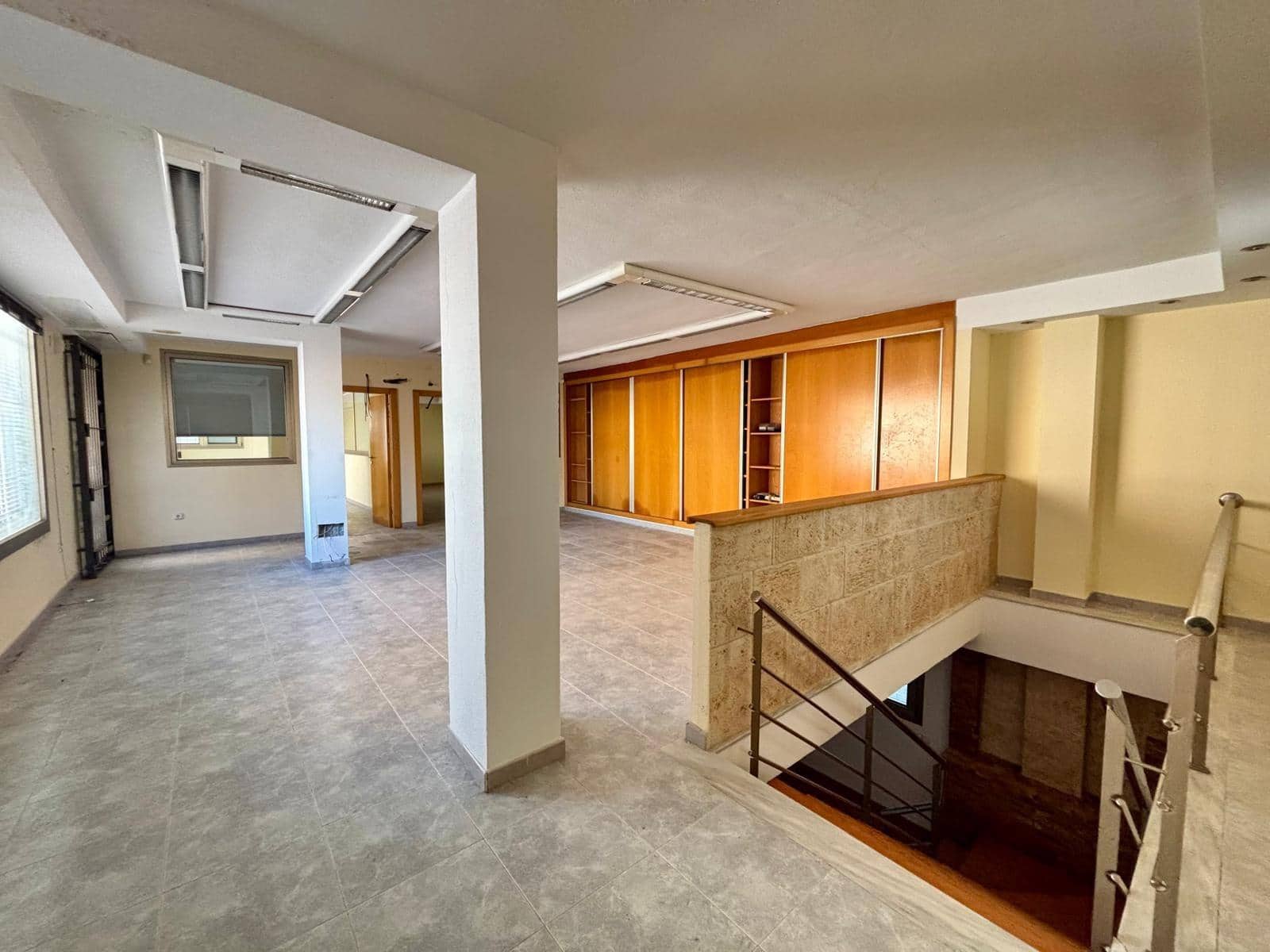 6 bedroom Commercial for sale in Gandia with garage - € 199,999 (Ref: 9406676)