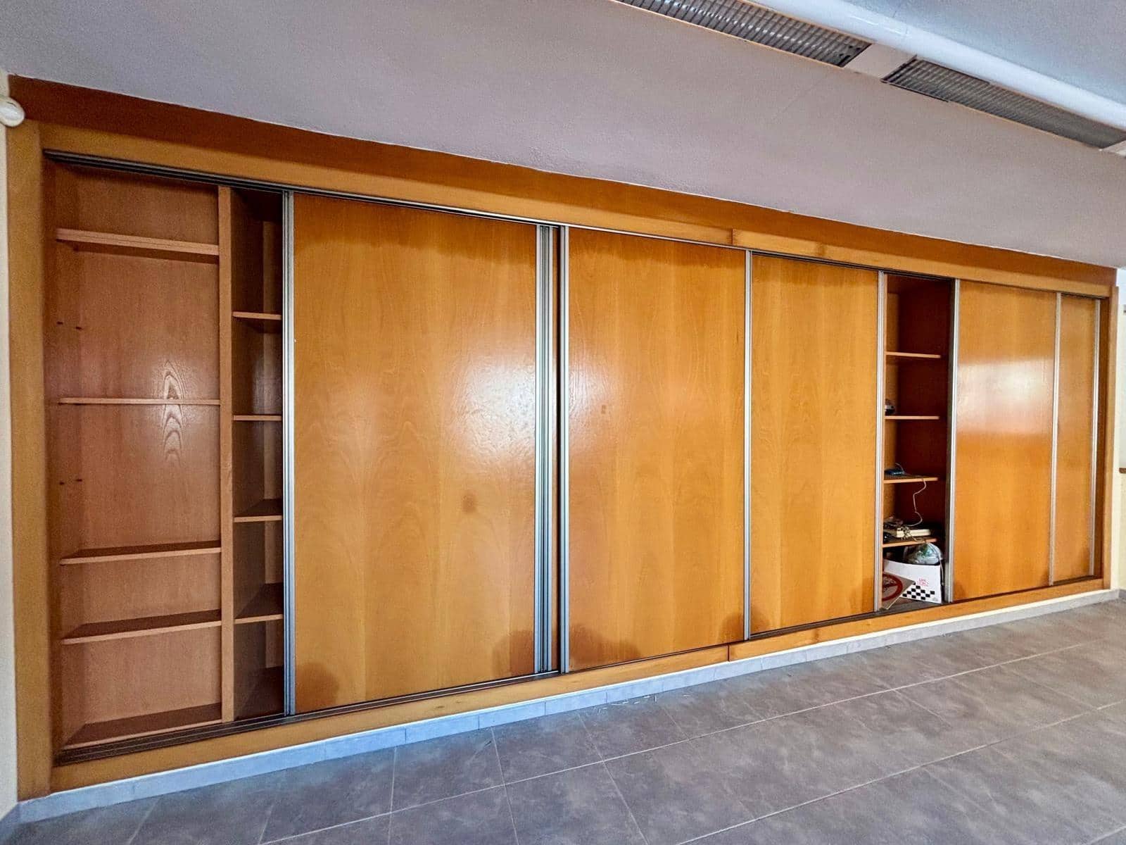 6 bedroom Commercial for sale in Gandia with garage - € 199,999 (Ref: 9406676)