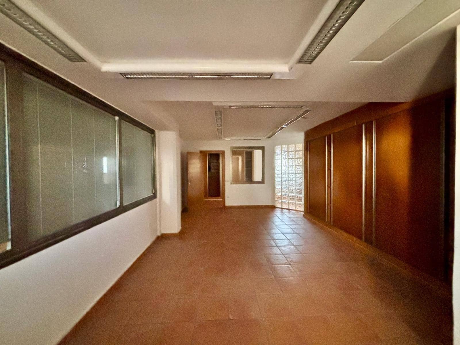 6 bedroom Commercial for sale in Gandia with garage - € 199,999 (Ref: 9406676)
